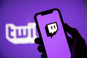Descubre cómo ganar dinero en Twitch con esta guía completa para principiantes. Aprende estrategias efectivas, consejos útiles y pasos esenciales para monetizar tu canal y convertirte en un streamer exitoso. ¡Empieza a generar ingresos hoy mismo